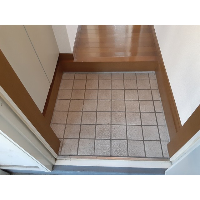 マロンクラッセＥ棟0101号室 玄関