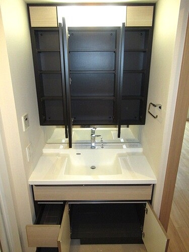 ライオンズタワー柏5階 ミラーキャビネット　同タイプ別部屋