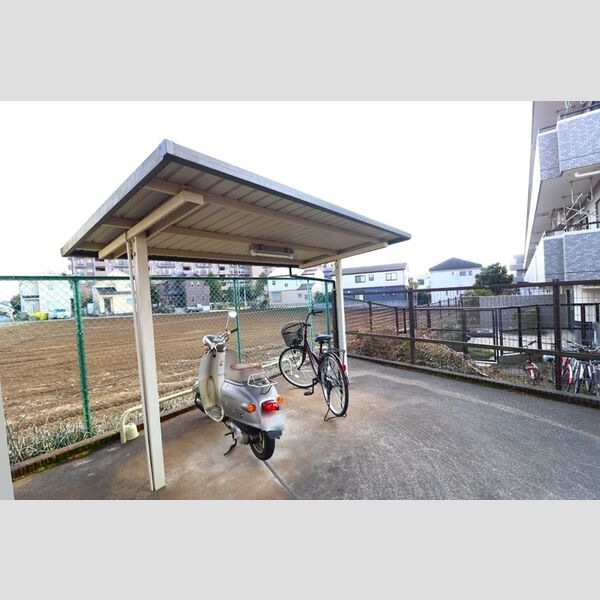 グランコートJA 駐輪場