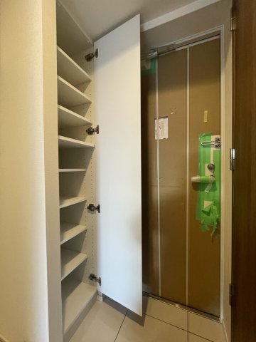 ガーラ・ステーション川崎平間6階 収納