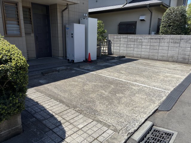 メゾンフジミ 駐車場