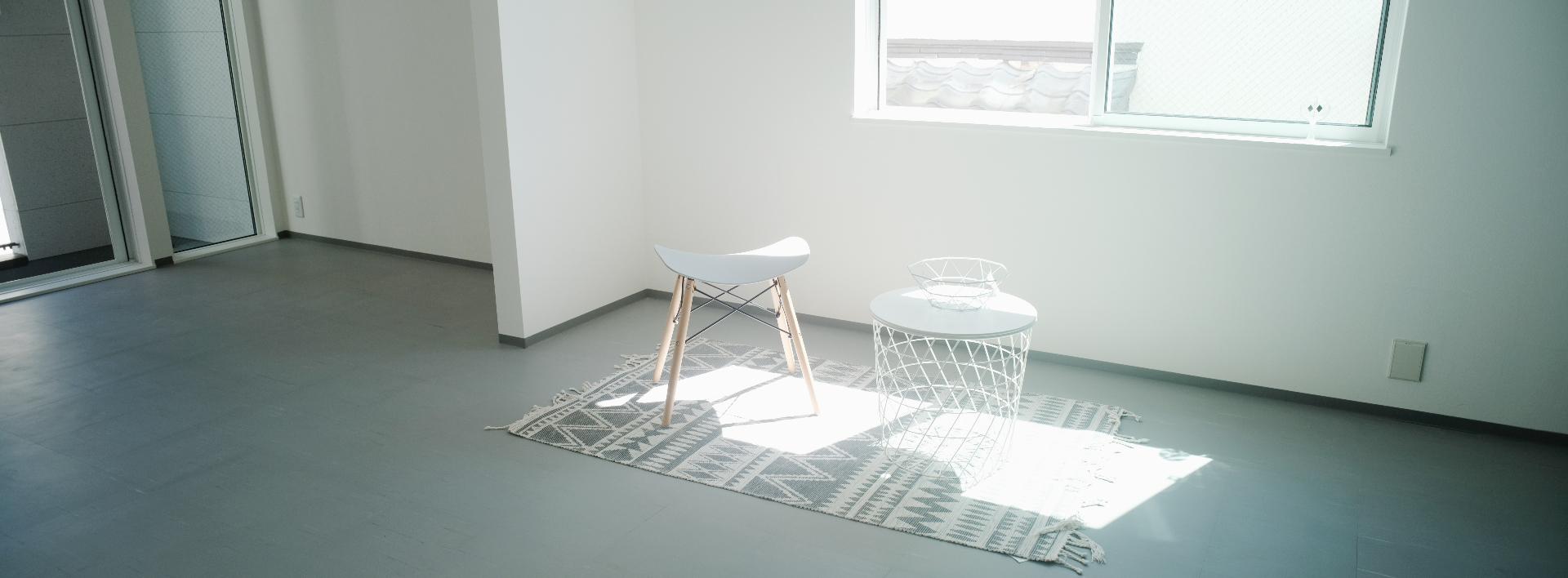 六実ベース お手入れがしやすく、ラグの映える総タイル床