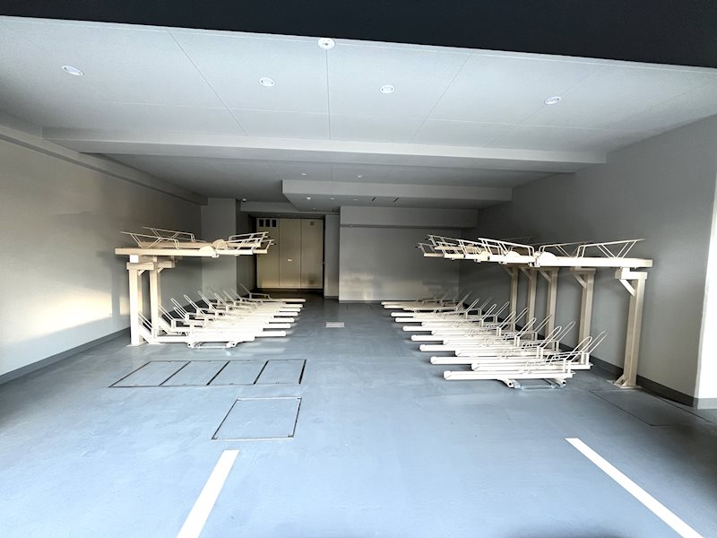 ステージファースト千葉中央5階 駐輪場