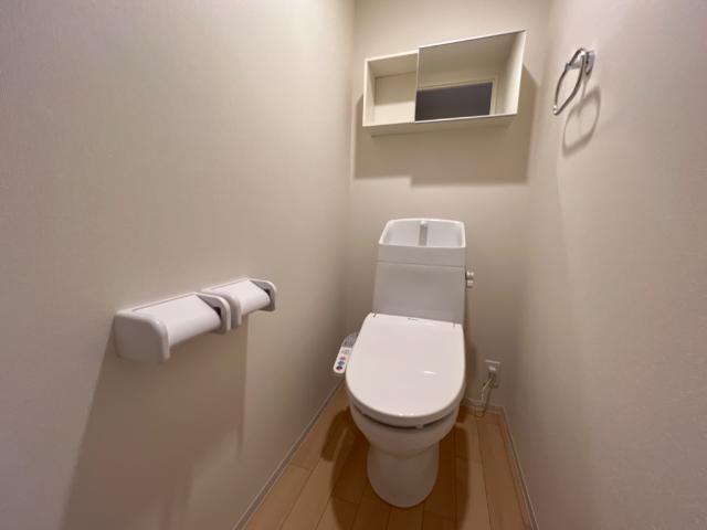 Eternal J（エターナル　ジェイ）205号室 シャワー付トイレ