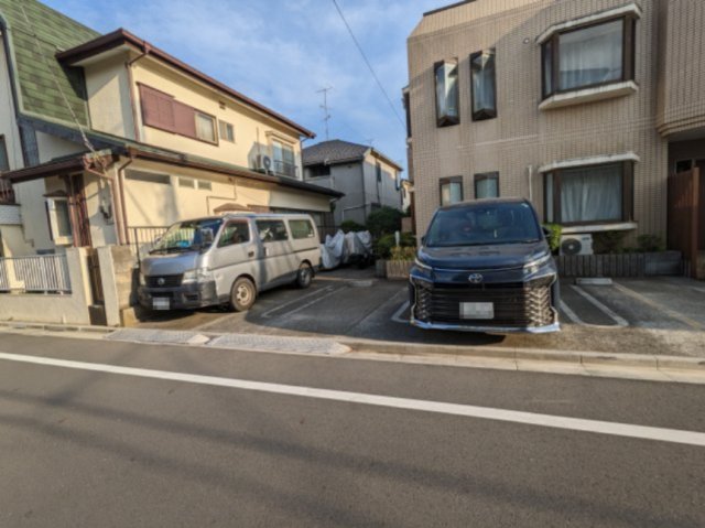 エマーレ国立 駐車場