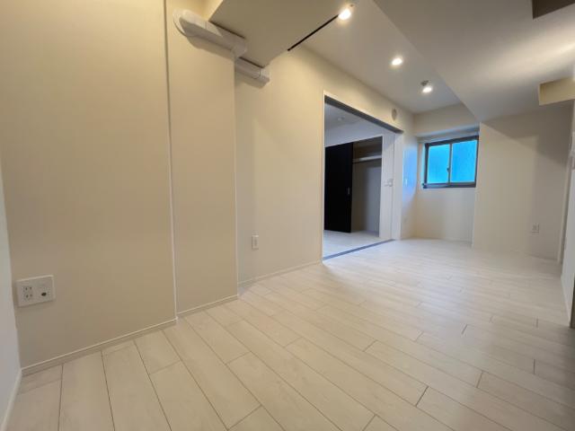 エムヒルズ（Ｍ・ＨＩＬＬＳ）603号室 室内