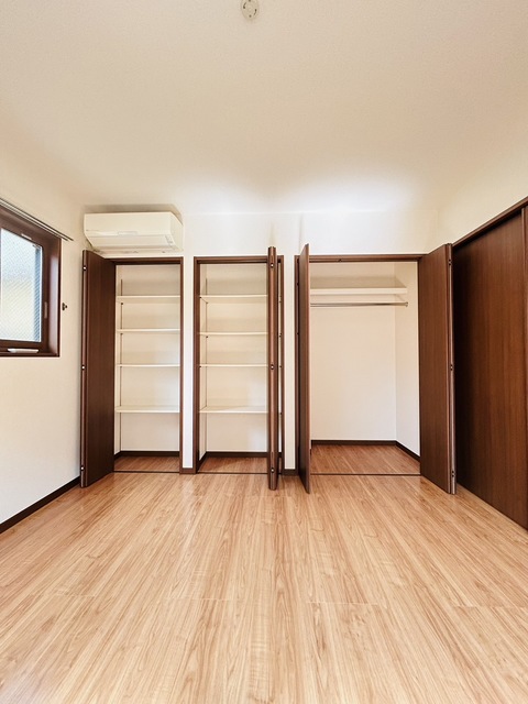 フェルス西小路1F号室 収納