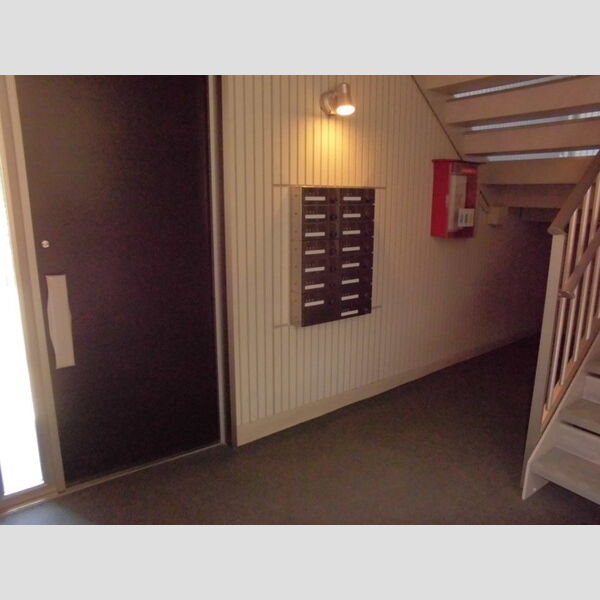 Reiwa エントランス内部