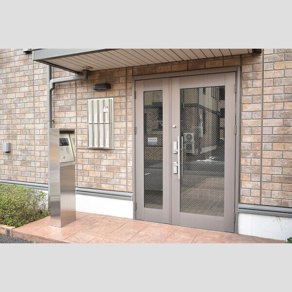 ウィスタリア　E エントランス