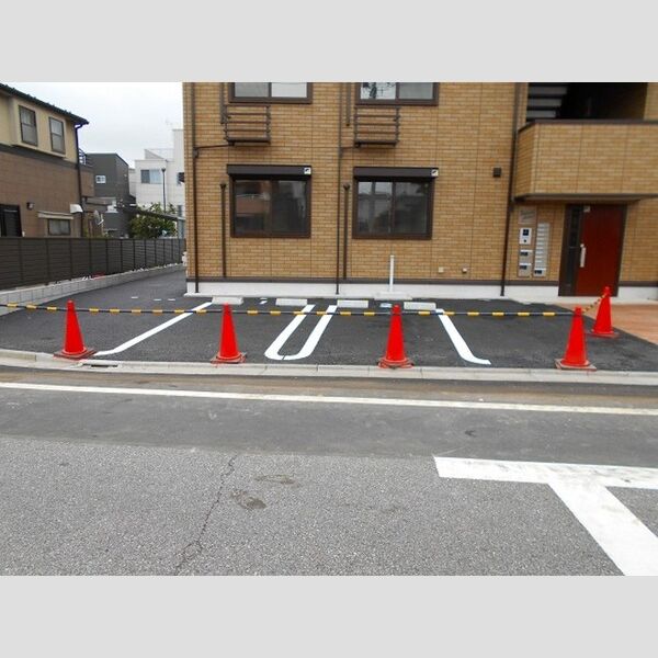 Tomorrow House G302号室 駐車場