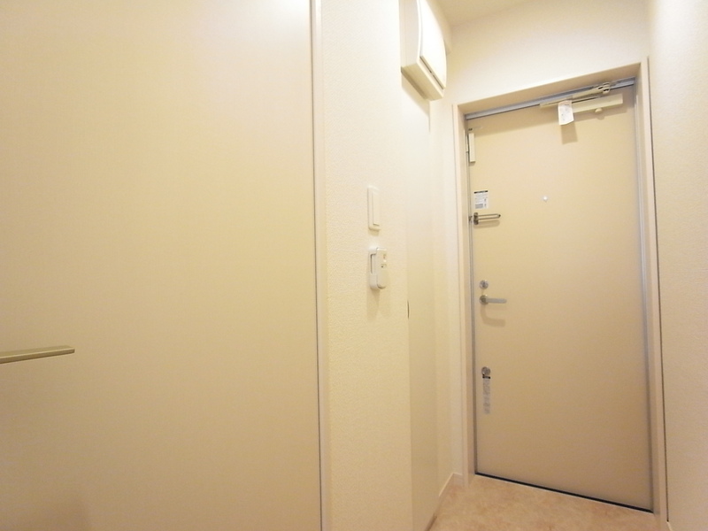 リブリ・アドバンス鶴見Ⅱ 玄関