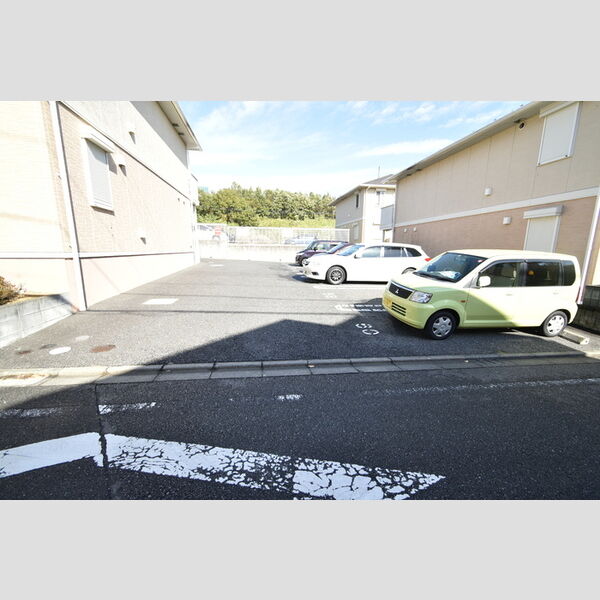 クレール四季彩の丘　六番館103号室 駐車場