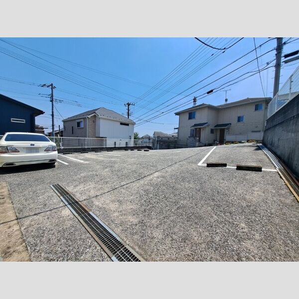 サンロイヤル 駐車場