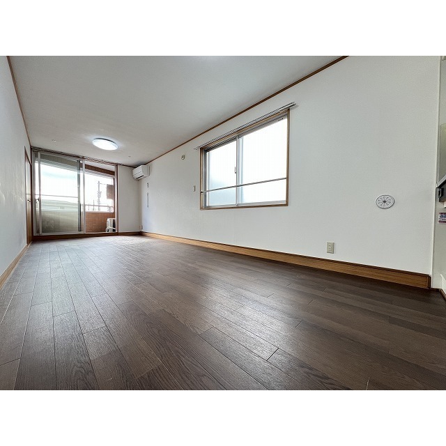 五本木アパートメンツ 広々11.8帖！