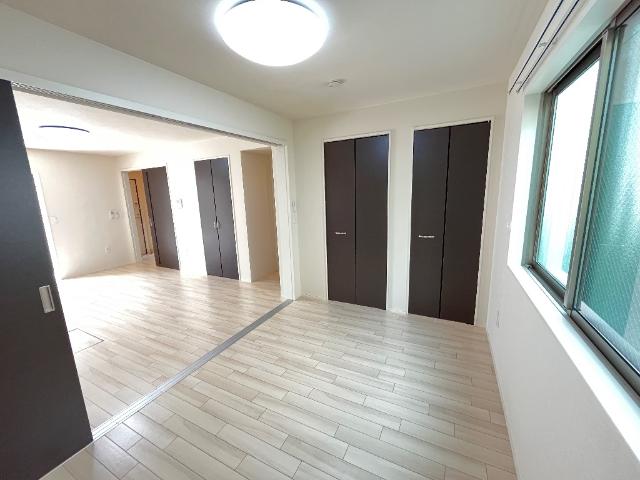 ラーバンコート大宮土屋102号室 洋室