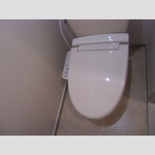 ロイヤルタウン泉　D102号室 温水洗浄暖房便座