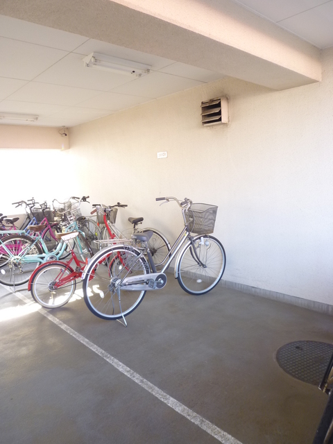 コープサンコー 駐輪場