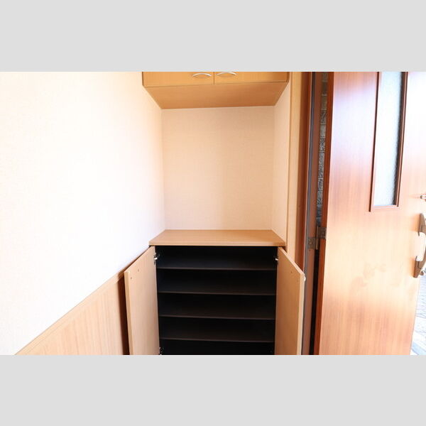 プロイド中央　ABCDEFGHH101号室 シューズボックス