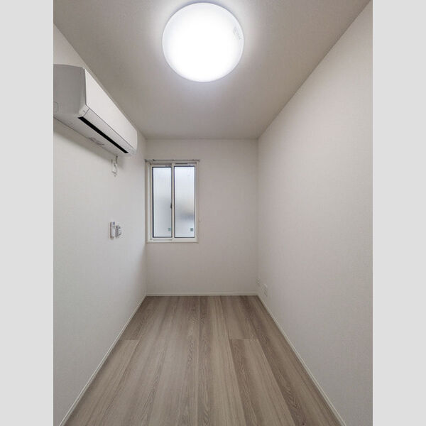 ノーブルパレス上木崎101号室 洋室