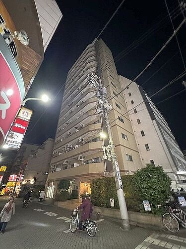 センチュリー巣鴨 外観（夜間）　※前回募集時2024年1月撮影