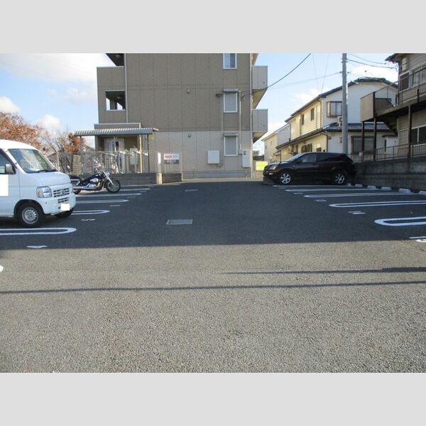 ピエトラ ポンテⅡ 駐車場