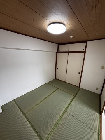 クレアールスギモト301号室 和室