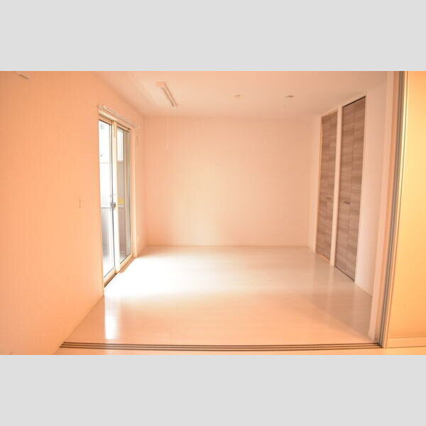 ブライトネス101号室 バルコニー側洋室