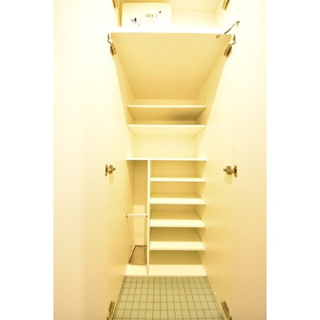CRESCENT COURT 内観