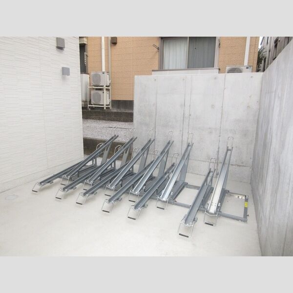 エクセリア徳丸Ⅰ202号室 自転車置場　建物の億になります