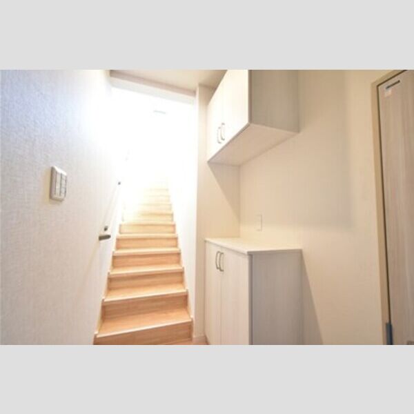 GARAGEクエスト106号室 玄関