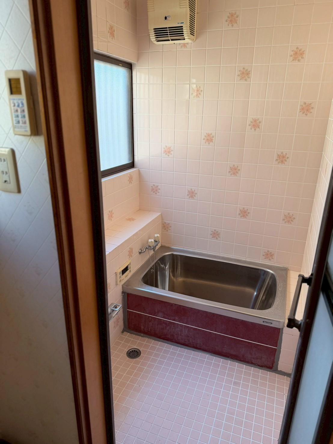 富士見市羽沢戸建て 交換済みのきれいな化粧台