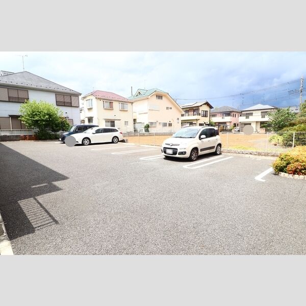 ストーク本郷 駐車場