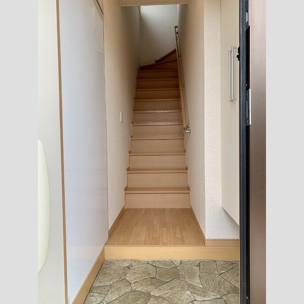 サンモールハウス201号室 玄関