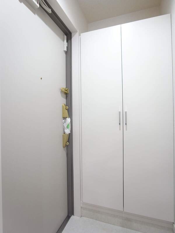 リブリ・根岸 CEREZO 玄関