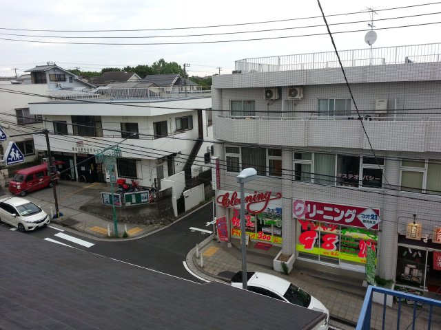 マリオ能見台203号室 物件前・郵便局