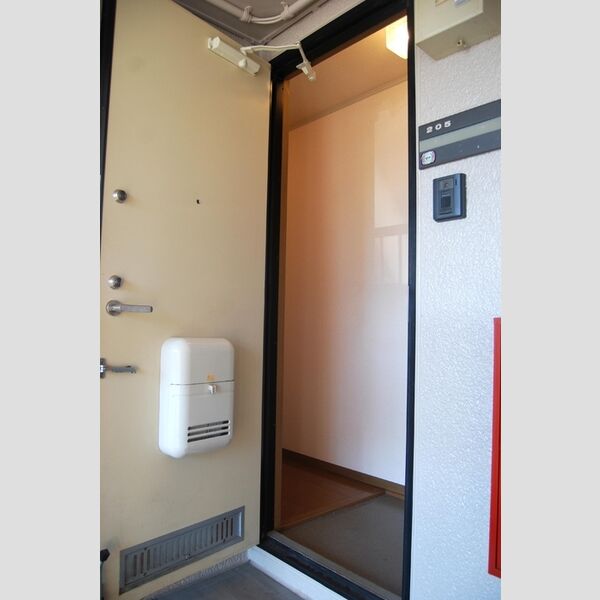 マレッサパーク205号室 玄関