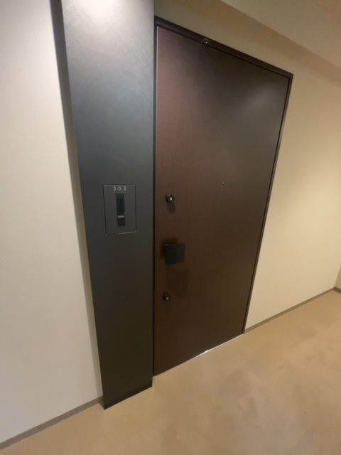 ＯＮＥ ＲＯＯＦ ＲＥＳＩＤＥＮＣＥ ＡＳＡＫＵＳＡＢＡＳＨＩ5階 玄関