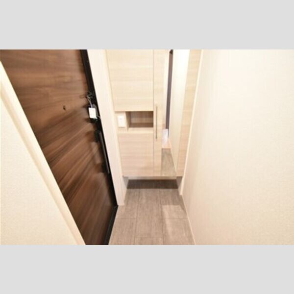 Same sky201号室 玄関