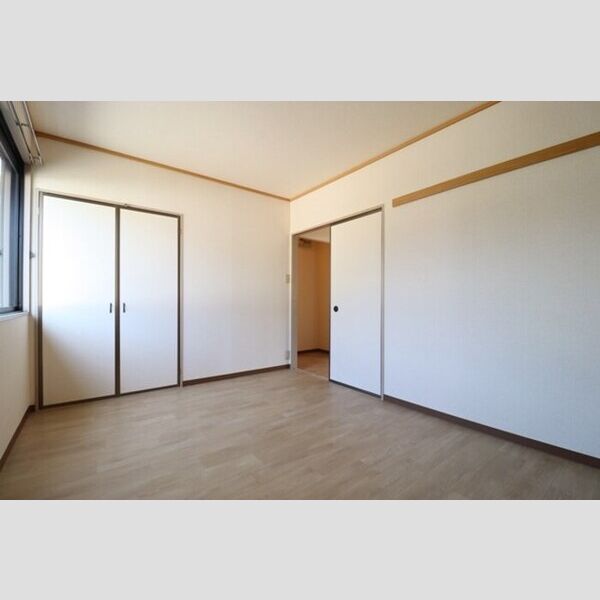 ブエナ・ヴィスタ102号室 洋室　6帖