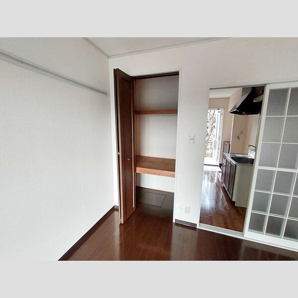 ロイヤルコート　壱番館102号室 収納