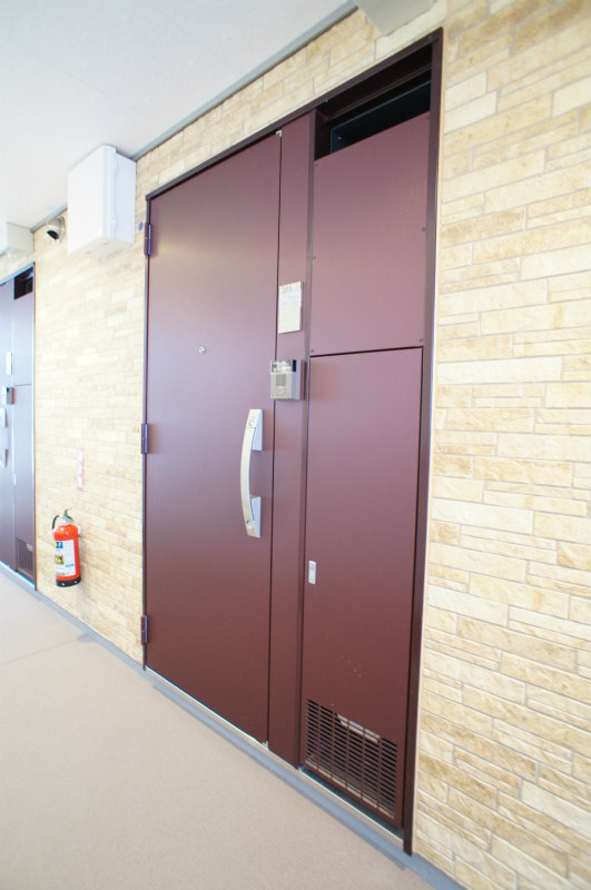 リブリ・Eminence小向2階 玄関