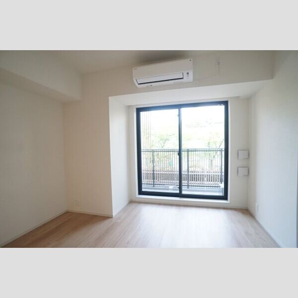 プライムメゾン亀戸201号室 白を基調とした明るい室内