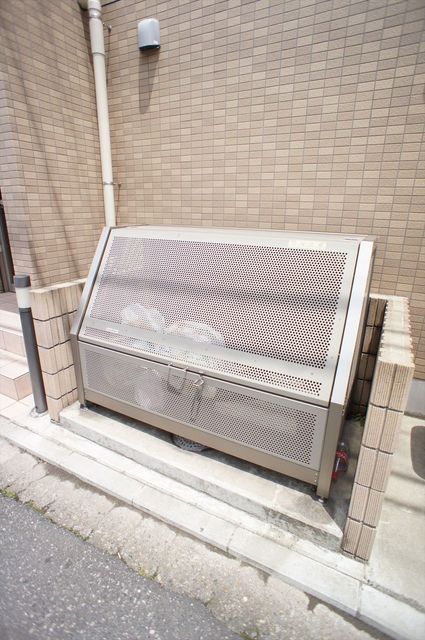 ルミエール・エタンセル0204号室 入居者専用のゴミステーション