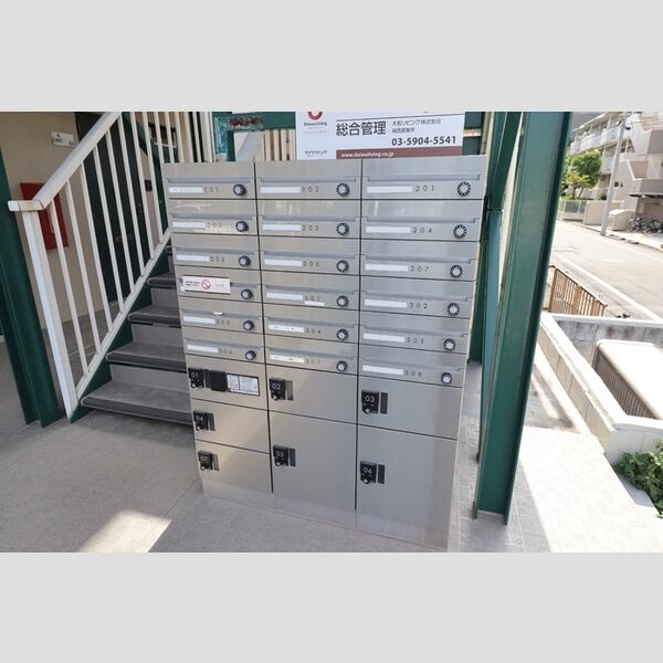 パインヒルズ 集合ポスト　宅配ボックス