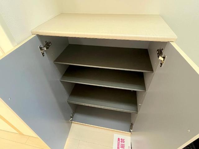 グレイシャス”Ｎ” 下駄箱