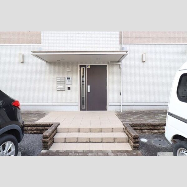 ウィステリア エントランス