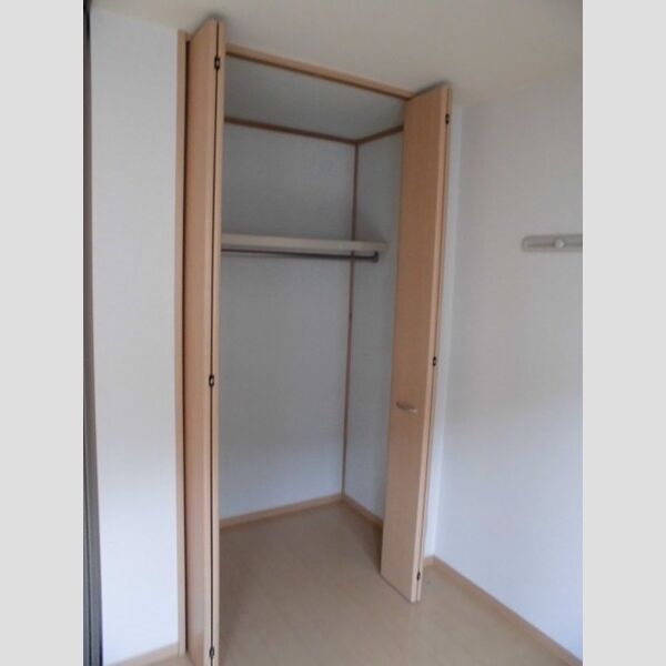 サントビーヴィレッジ　Ⅴ202号室 クローゼット