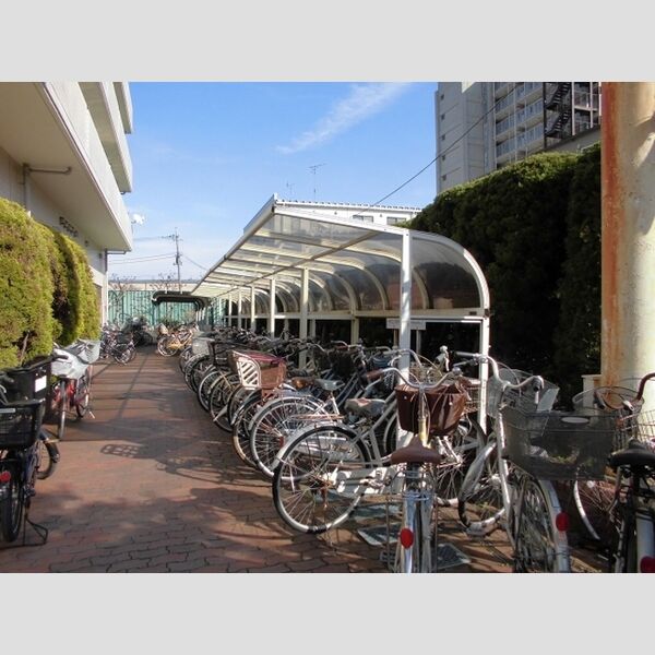 リヴィエール　レジョン403号室 駐輪場