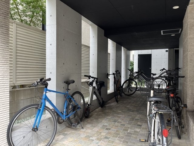 LAPIS本郷203号室 駐輪場