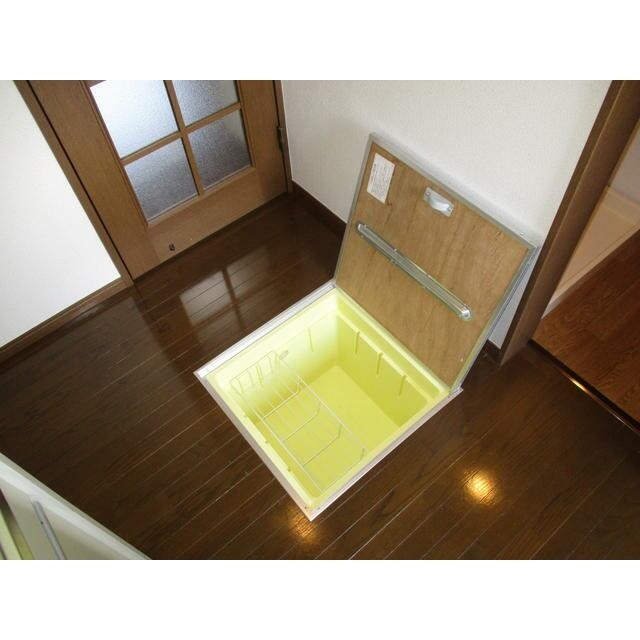 シャトル内田1階 収納
